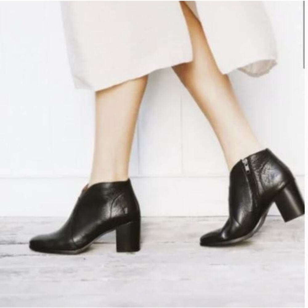 Women FRYE Black Leather‎ Nora Omaha Western Ankle Boot (7B)